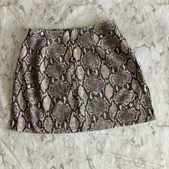 Snake skin look skirt - Picture 4 of 7